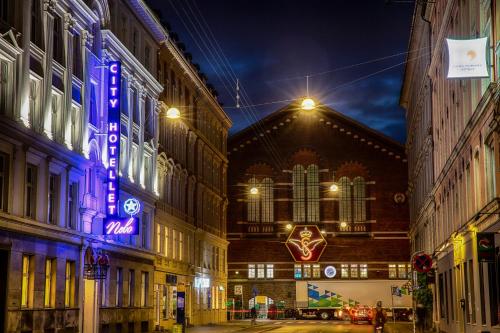 Stadtansicht von Brøndby bei Kopenhagen mit Wohngebieten, Straßen und typischer dänischer Architektur
