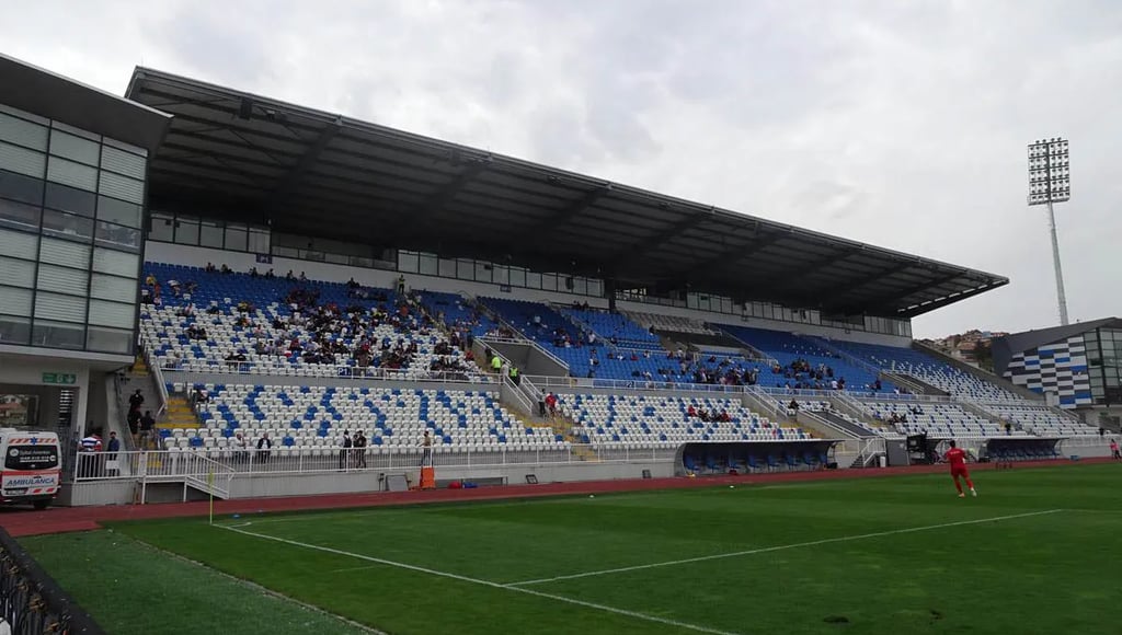 Das Stadion Fadil Vokrri in Pristina, Heimstadion der kosovarischen Nationalmannschaft.