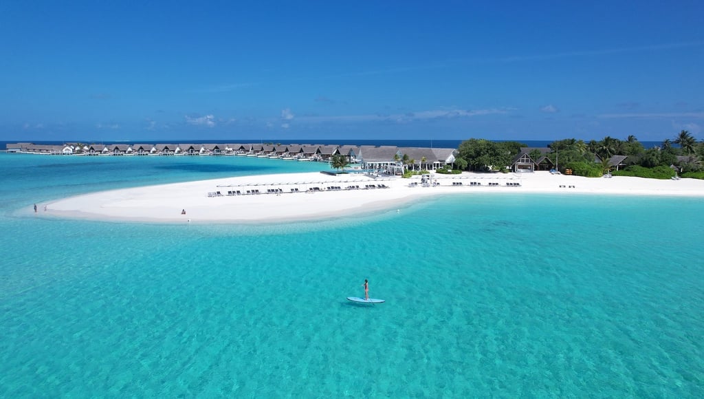four-seasons-landaa-giraavaru-maldives-paddleboard