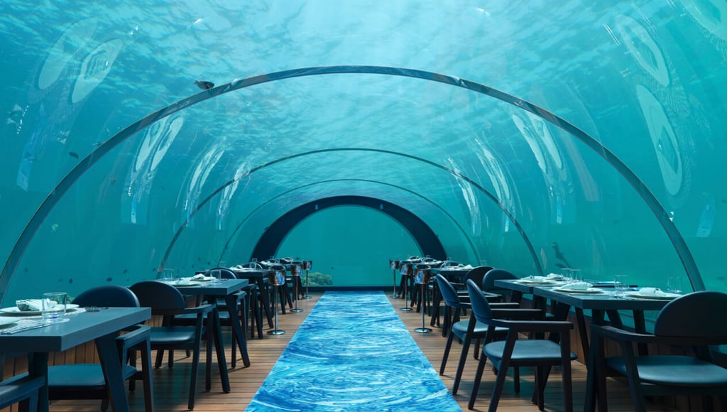 Hurawalhi underwater restaurant