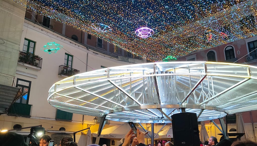 Luci d'Artista Salerno rotonda piazza Flavio Gioia