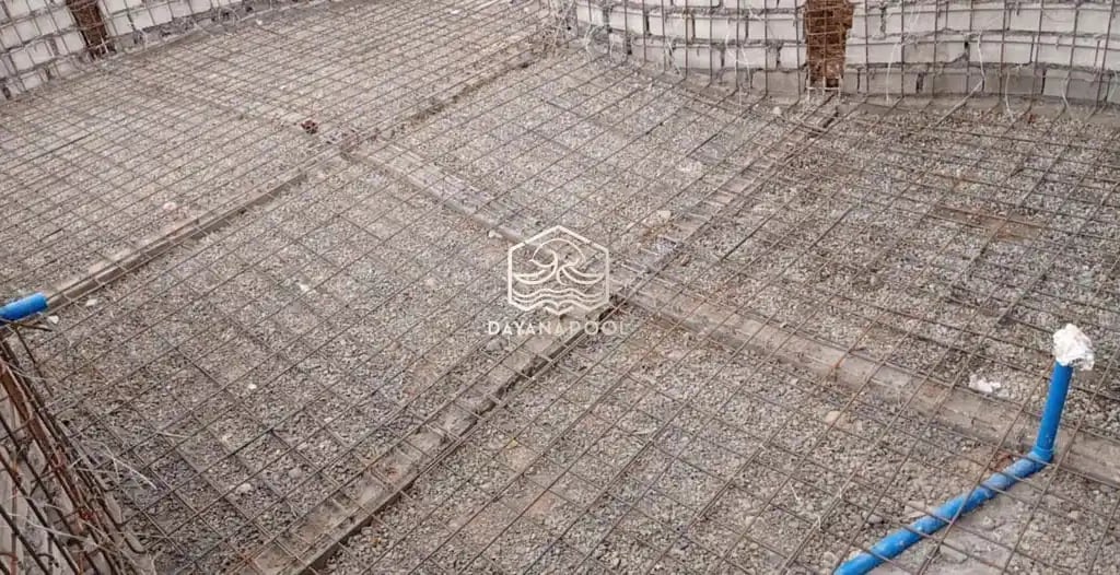 Pembuatan Kolam Renang tahap Pembesian