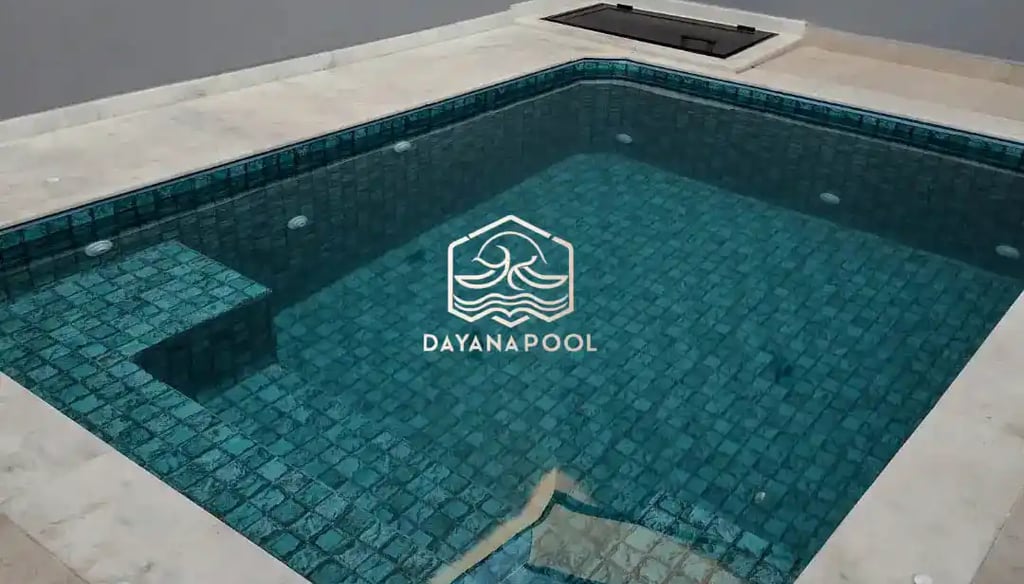 Kolam Renang Minimalis Modern – "Desain kolam renang minimalis yang modern dan elegan, karya Daya