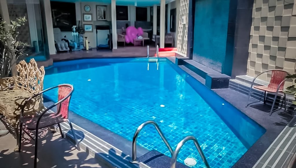 Kolam renang cantik dan ideal buatan dayanapool