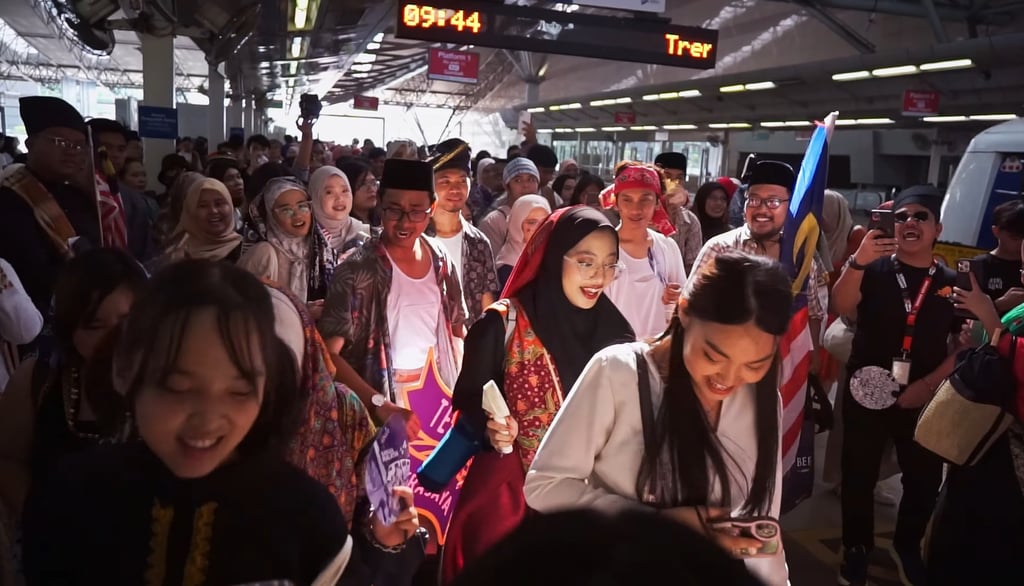KERETAPI SARONG