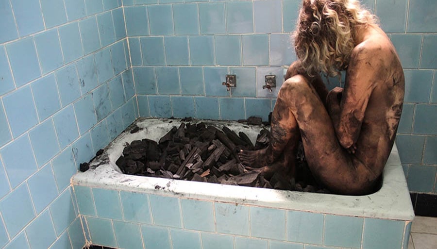 performance, Salle de bains III de Carla Borba