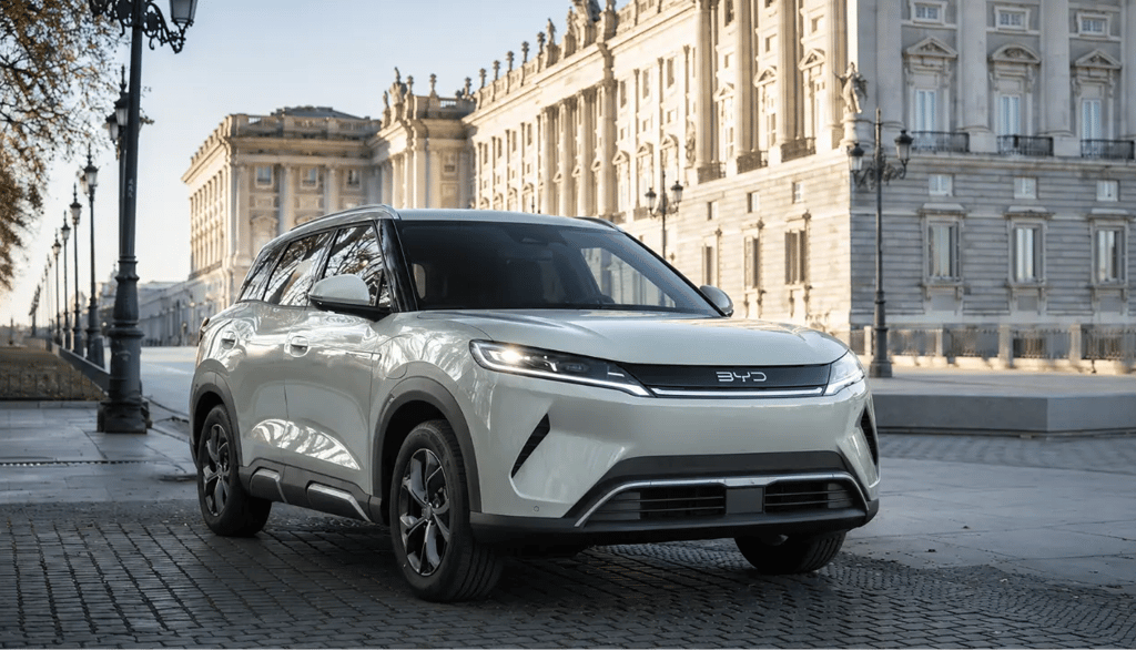 SUV da BYD equipado com sistema autônomo que promete cobertura em acidentes