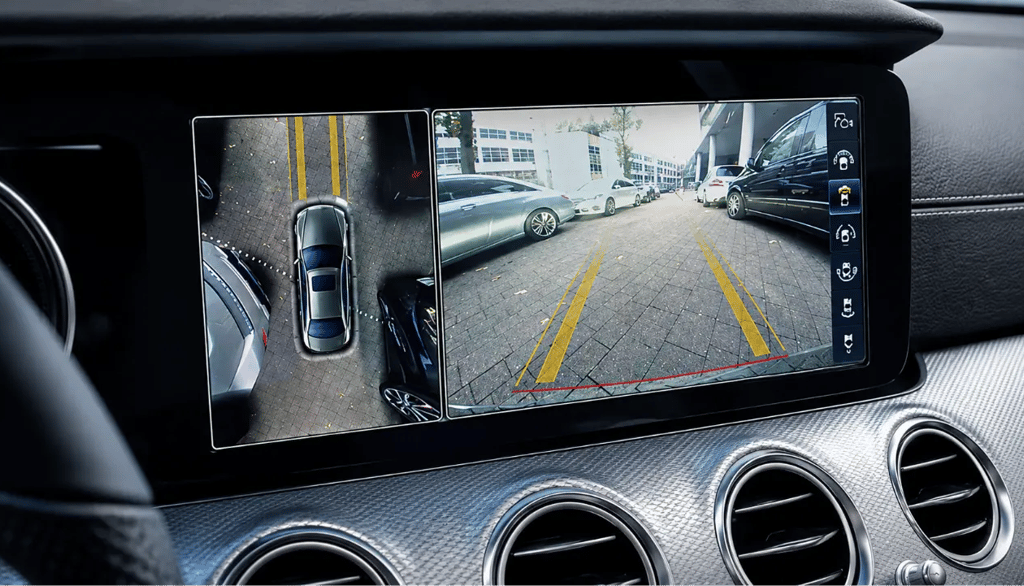 Tecnologia da GM exibindo câmera 360° para eliminar pontos cegos na direção.