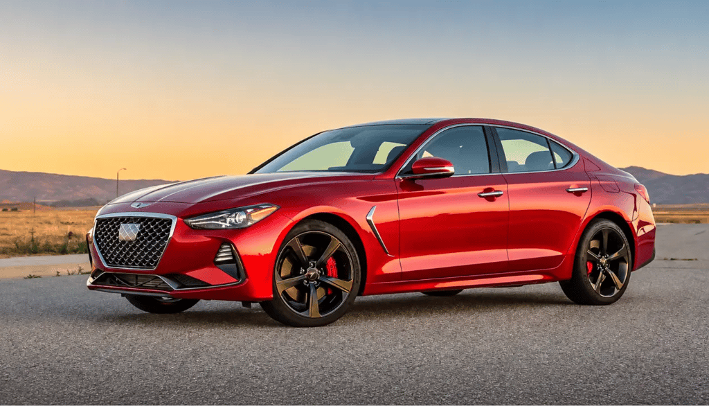Genesis G70 vermelho equipado com motor V6 biturbo em cenário aberto.