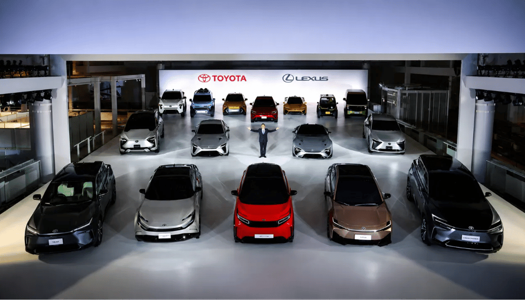 Linha de veículos Toyota e Lexus durante apresentação da estratégia do novo CEO