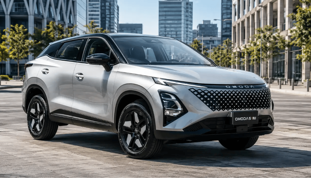 Omoda 5 Prestige prata em cenário urbano moderno