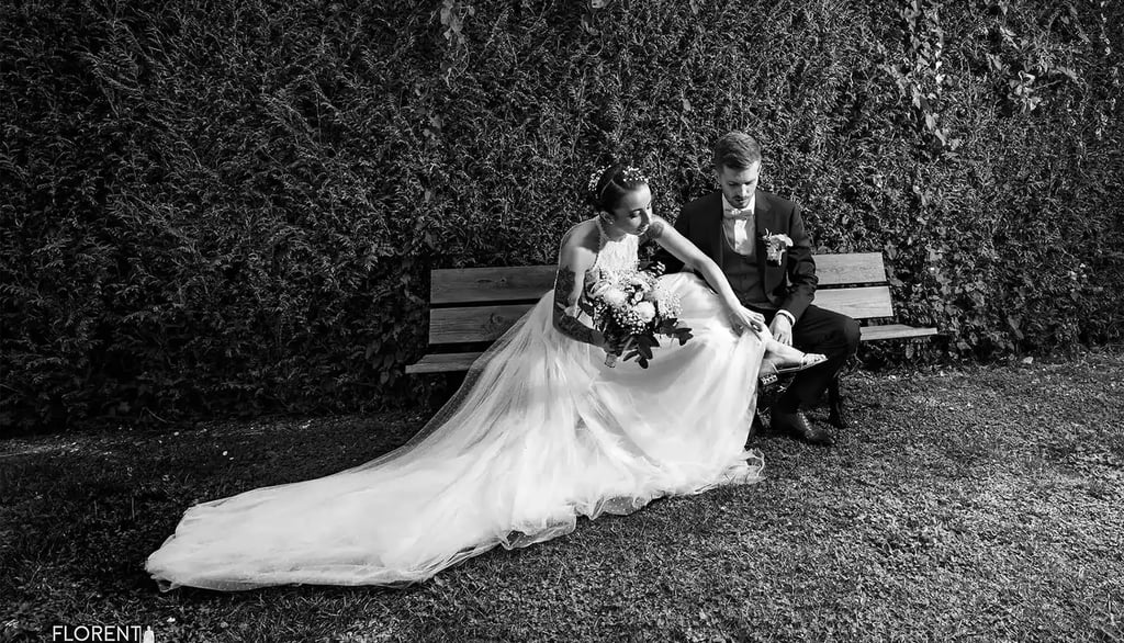 photographe mariage florent saint omer lille a bride and groom sitting on a bench in a park