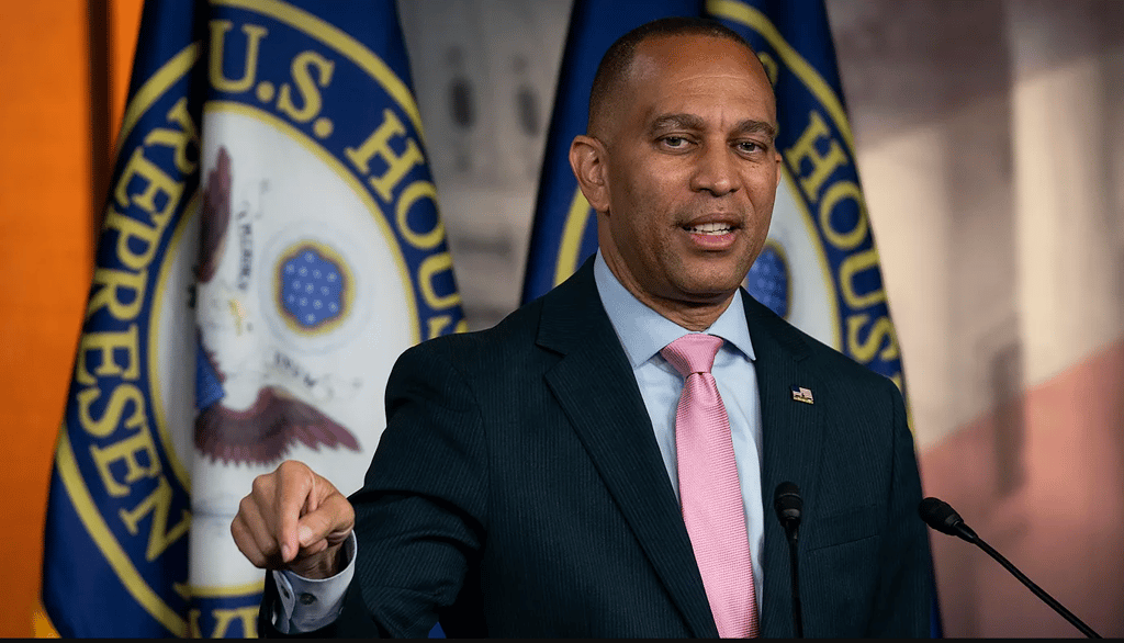 Hakeem Jeffries Backs Elon Musk’s Scathing Critique of Trump’s Budget Bill, Exposing GOP Fractures