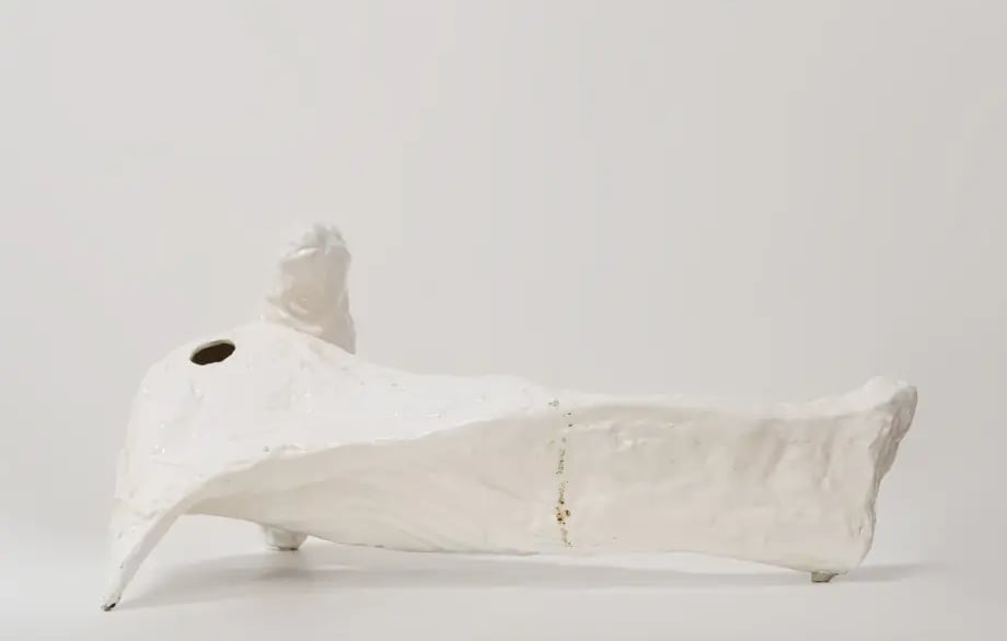 Obra de Carlito Carvalhosa, Sem título (E17 96), 2011, cerâmica faiança, 30 x 33 x 59 cm__FlavioFre