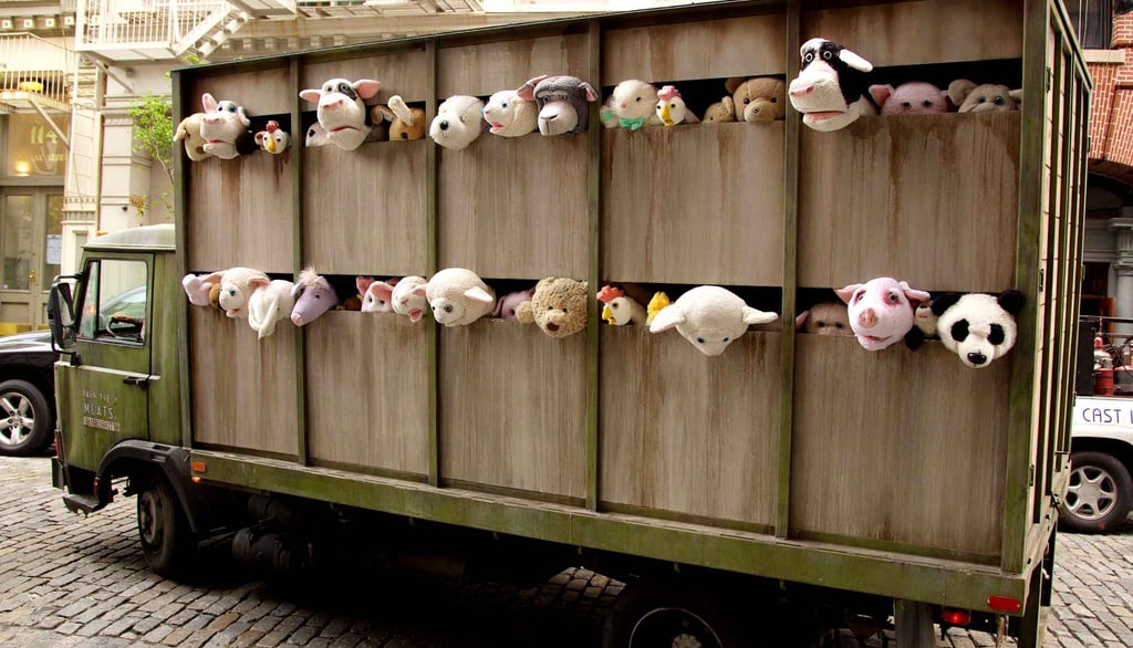 Sirens Of The Lambs" de Banksy
