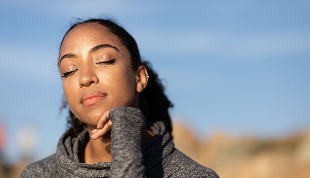 Mulher serena e tranquila, que venceu a impaciência e a irritabilidade
