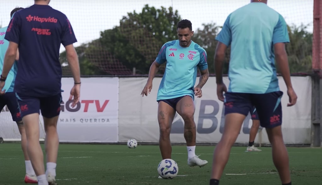 Danilo em treino, após voltar de lesão antes do confronto contra o Inter.