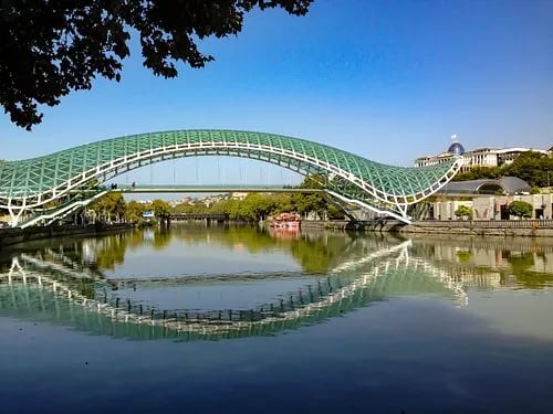Friedensbrücke Tiflis Sehenswürdigkeiten