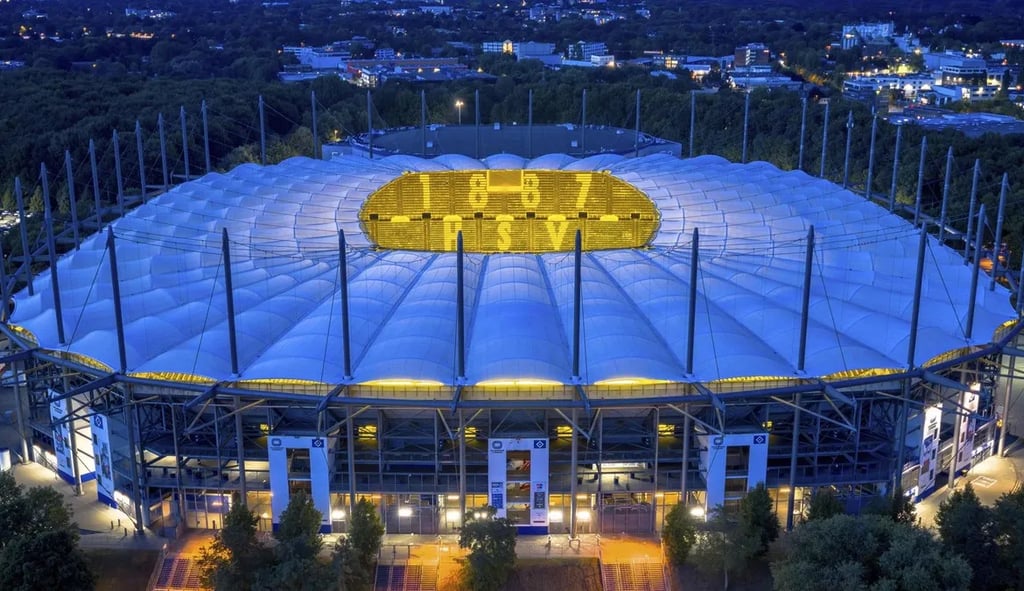 Flutlichtspiel im Volksparkstadion – Heimstadion des Hamburger SV