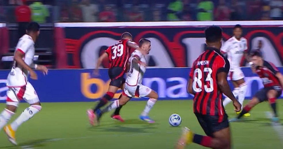 Vitória x Flamengo pelo primeiro turno do Brasileirão 2025.
