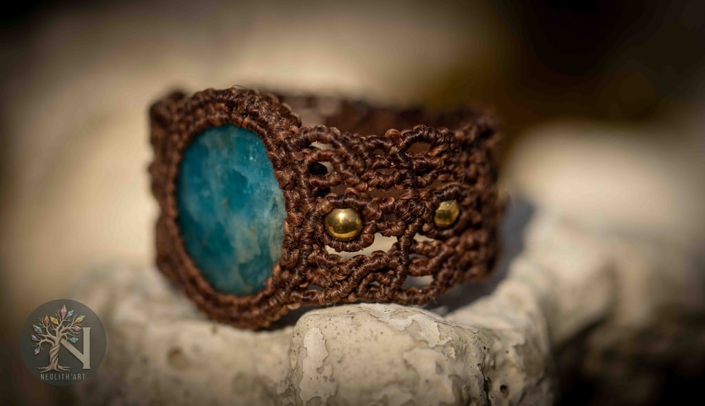 bijou micromacramé, pierre naturelle, matériaux naturels, artisanat éthique, fabriqué en France, fait main, apatite, tissage