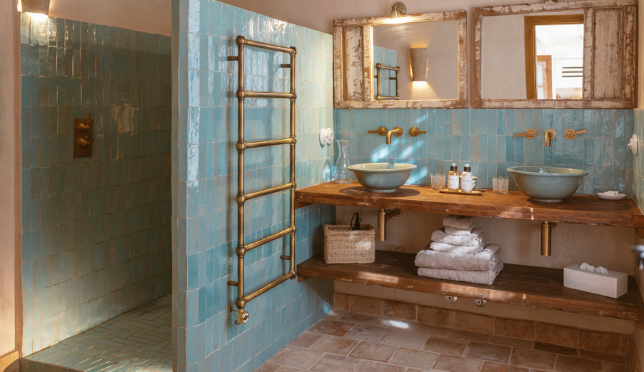 Zelliges muraux et sol en terre cuite