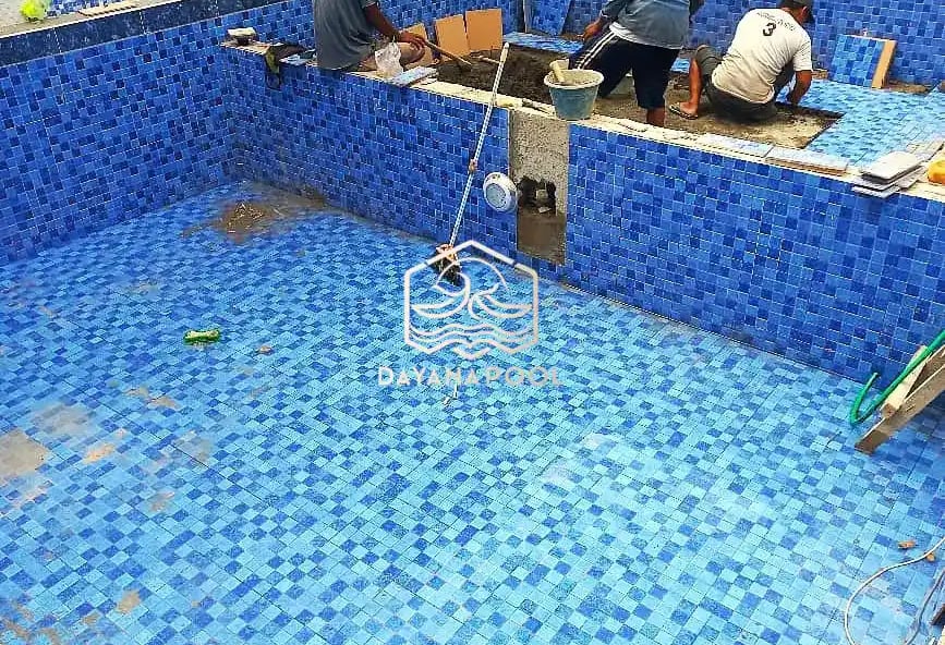 pengerjaan kolam renang oleh dayanapool.