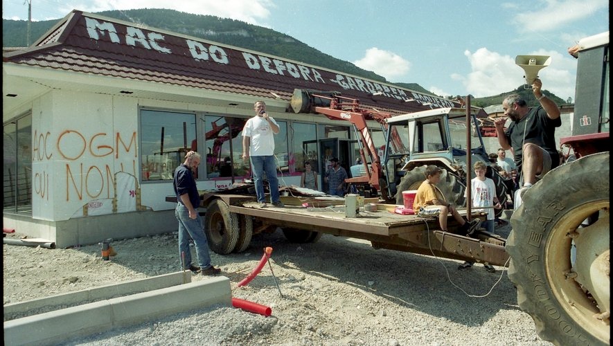 Farmers protest, Macdonalds, Millau