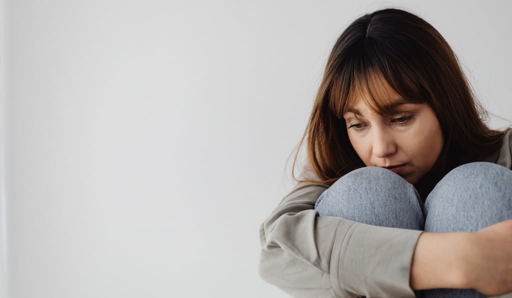 Mulher desanimada, triste e sem esperança