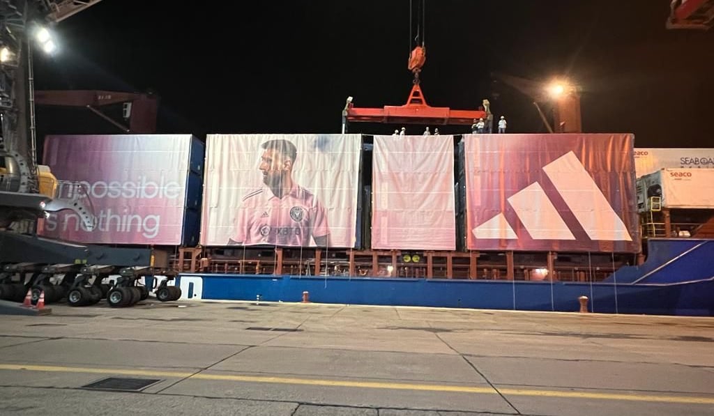 lona mesh impresa full color colocada en furgones marítimos, Miami USA