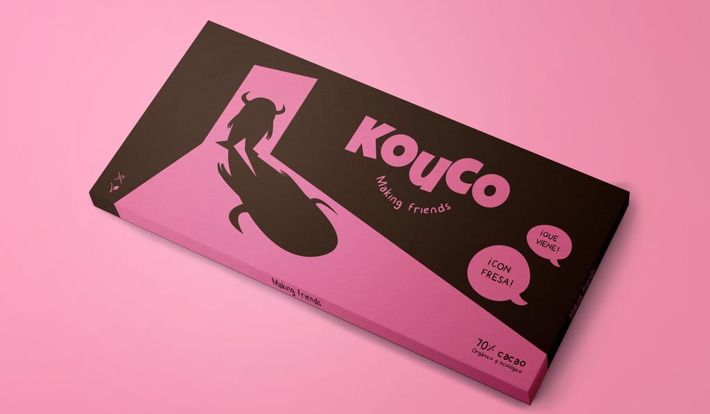 Empaque colorido de las chocolatinas Kouco, mostrando ilustraciones del personaje