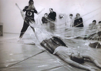Performance da artista, LYGIA CLARK (1920-1988)