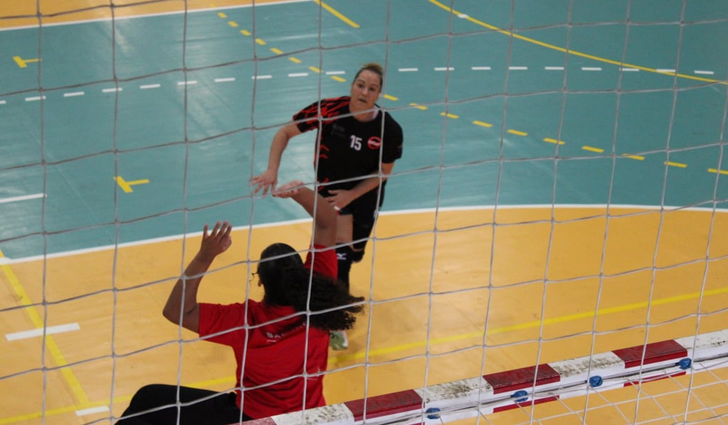 Haridiam Rodríguez y Valeria Díaz en el calentamiento previo al encuento ante Fuentes Carrionas