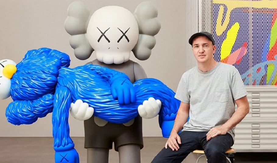 Brian Donnelly, mais conhecido como KAWS, transformou sua paixão por graffiti em um império artístic