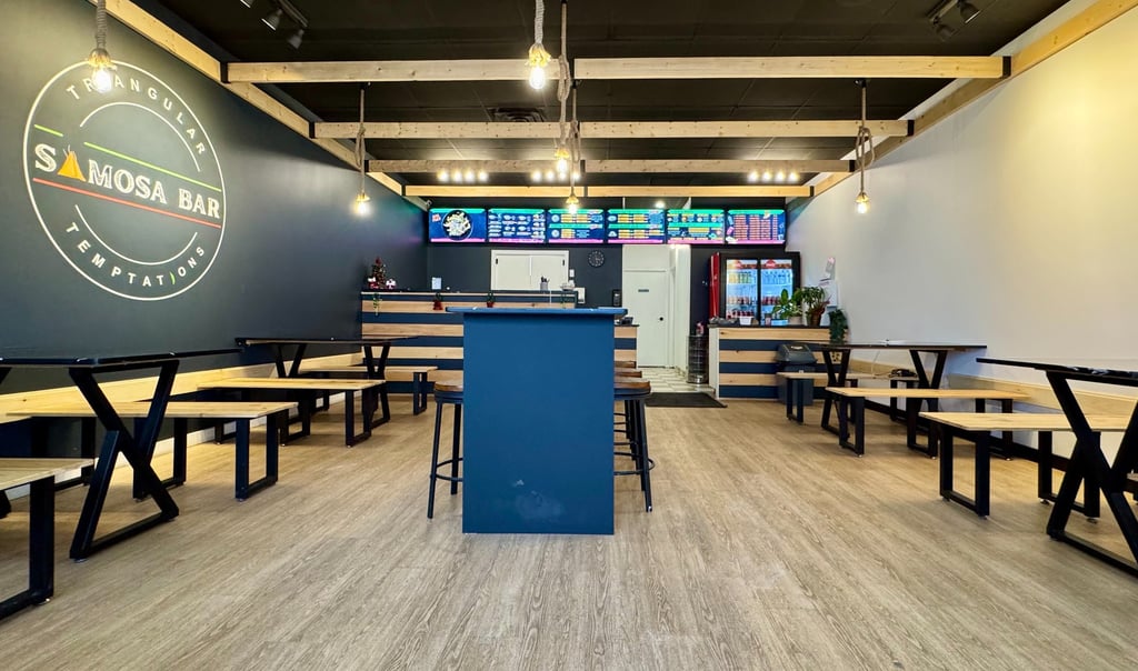 Dine-in Experience at Samosa Bar - Enjoy authentic Indian street food in a cozy in Kitchener.