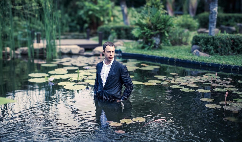 Свадебный портрет в тропическом саду на острове Фукуок