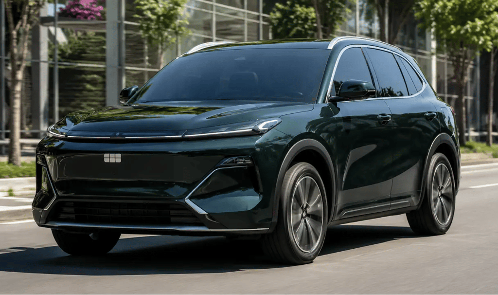Geely EX5 verde em movimento, SUV ligado à Volvo e comparado ao Jeep Compass