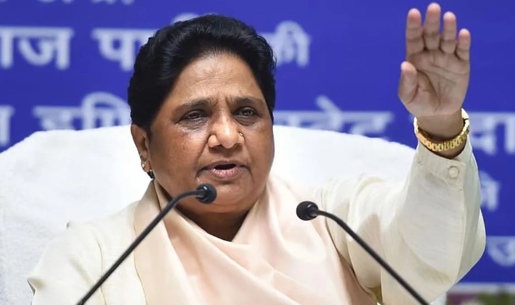 BSP leader Mayawati raising her hand while speaking at a press conference in India.