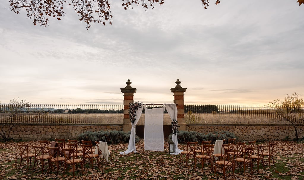 cérémonie laïque mariage automne var arche fleurie 