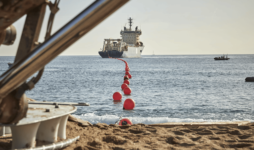 Meta e Google enfrentam atrasos em cabos submarinos por preocupações de segurança