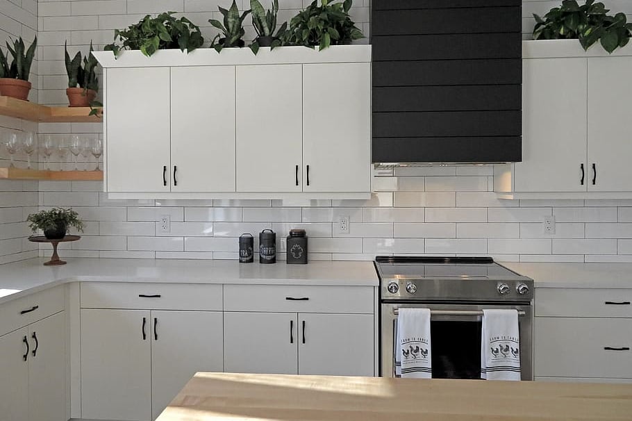 crown molding on kitchen cabinets