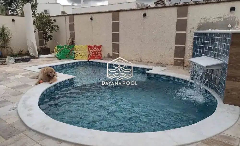 Kolam renang minimalis dan moderen