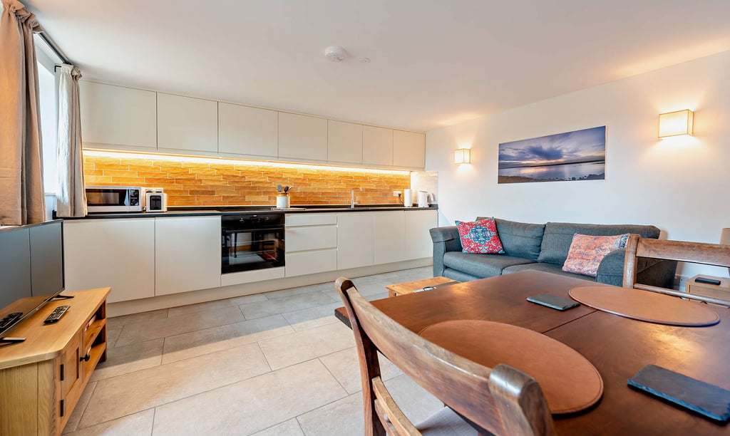 The fully equipped kitchen has everything you need for relaxing breaks for couples.