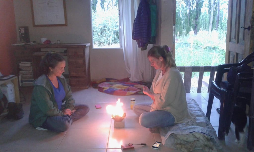 voluntarias homa practican Agnihotra en Malargüe