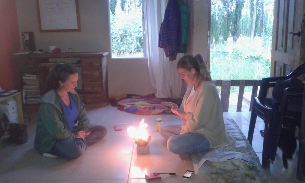 voluntarias homa practican Agnihotra en Malargüe