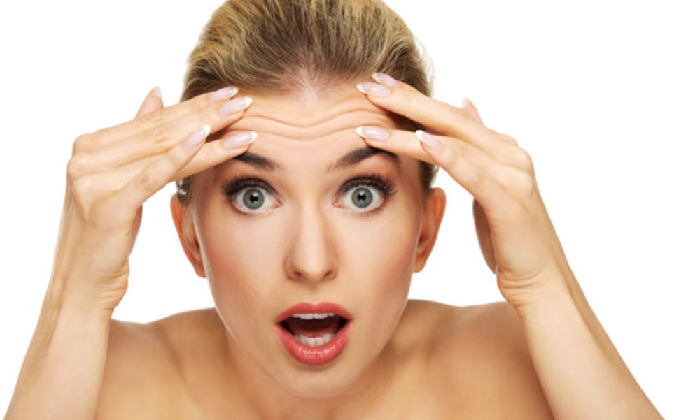 Botox para eliminar arrugas en frente, entrecejo y patas de gallo.