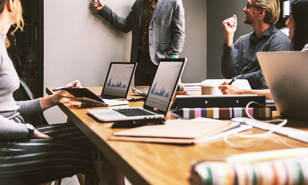 une équipe de collaborateurs dynamisés stimulant les activités de l'entreprise par le feng shui