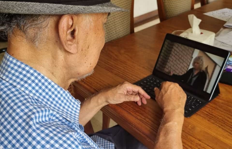 Aktivitas Harian (ADL) untuk Senior Demensia: Mempertahankan Kemampuan Mandiri
