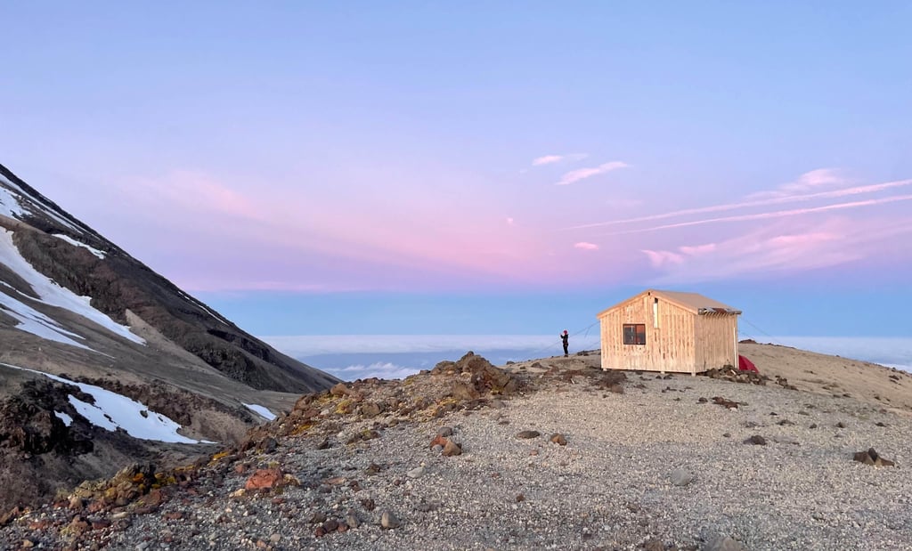 El refugio para dormir en el Taranaki al atardecer