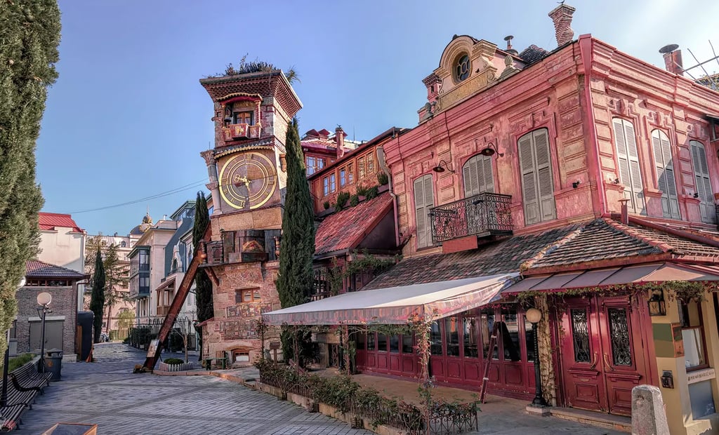 Altstadt Tiflis in Georgien – historische Gassen, Balkone und traditionelle Architektur
